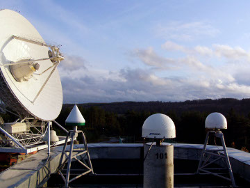 Антенны ГЛОНАСС/GPS в обсерватории «Светлое». Фотограф: А. Шишикин.