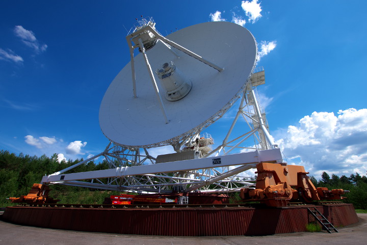Радиотелескоп РТ-32 в обсерватории «Светлое». Фотограф: А. Шишикин.